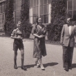 Vilhelm Th�ner s man�elkou a synem v roce 1954